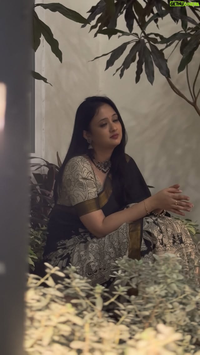 Akhila Pajimannu - 7.8K Likes - Tune and Lyrics of this song✨

Thank you amma for making me listen this song❤️
 Music : @theraghudixitproject 
Lyrics : @dhananjaya_ka 
Sung by @siddhartha_belmannu - you are ultimate🙏

Mix and mastering @king_in_the_nrth_ 
VC : @aneesh_pajimannu 

#akhilapajimannu #singer #instagram #kannada #song