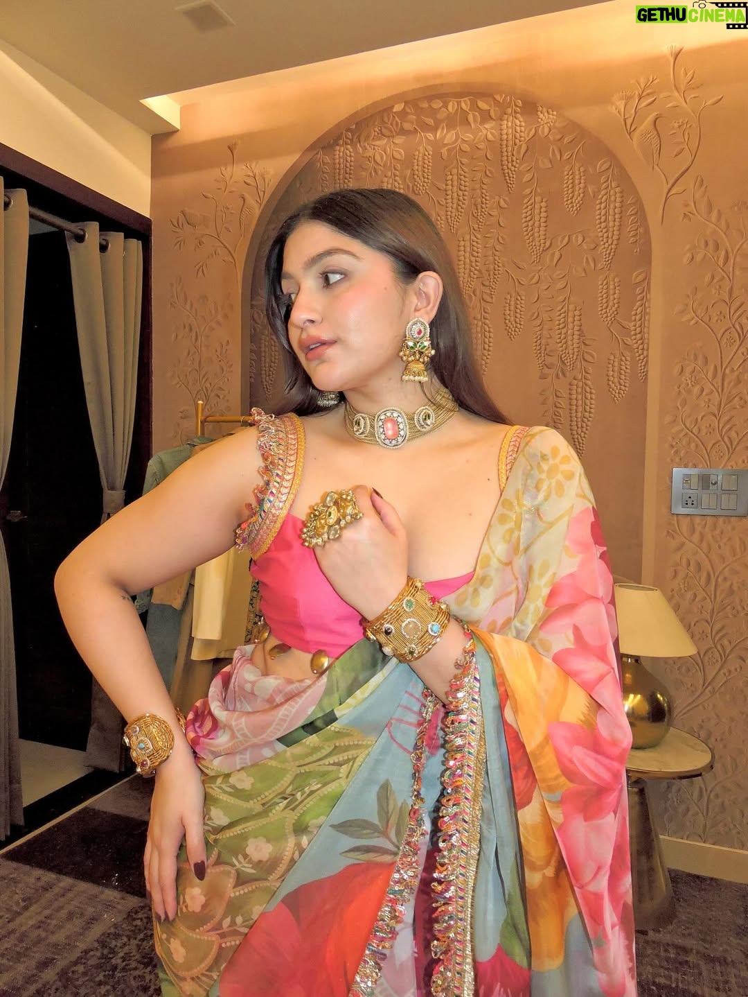Akshita - 1K Likes - In @rishiandvibhuti 
Jewellery @opasa.jewellery