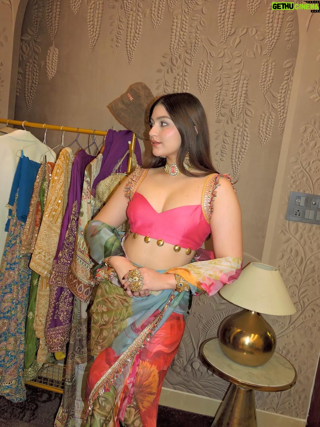 Akshita - 1K Likes - In @rishiandvibhuti 
Jewellery @opasa.jewellery