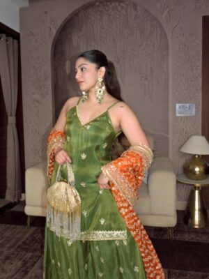 Akshita Instagram - Wearing @goldysnestt 🧡