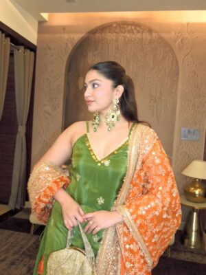 Akshita Instagram - Wearing @goldysnestt 🧡