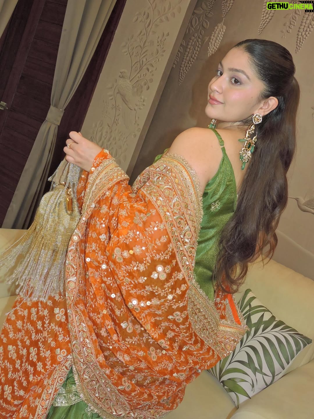 Akshita - 1.5K Likes - Wearing @goldysnestt 🧡