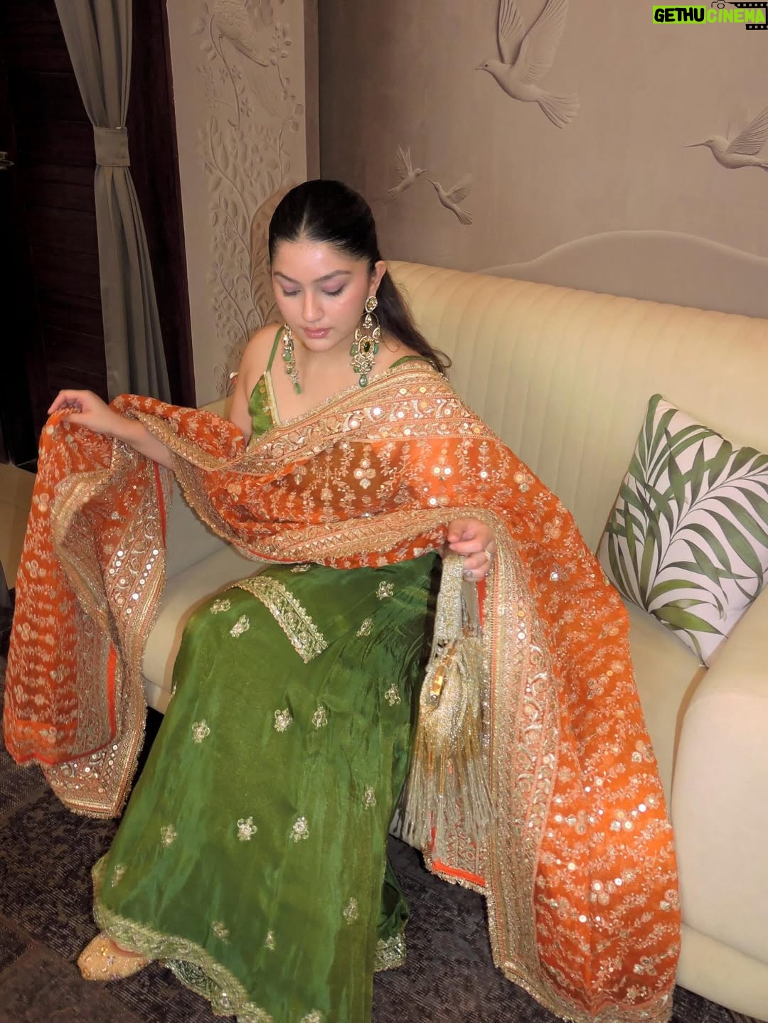 Akshita - 1.5K Likes - Wearing @goldysnestt 🧡