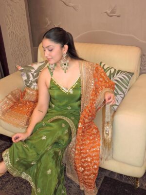 Akshita Instagram - Wearing @goldysnestt 🧡