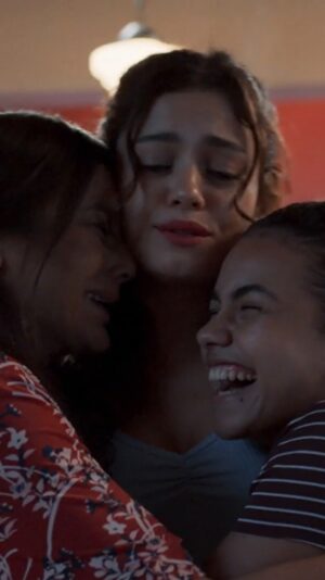 Alana Cabral Instagram - #TRÊSGRAÇAS 📺 Vem aí mais uma Maria das Graças! 🥹💖 Joélly revela a gravidez, e Gerluce e Lígia não seguram a emoção