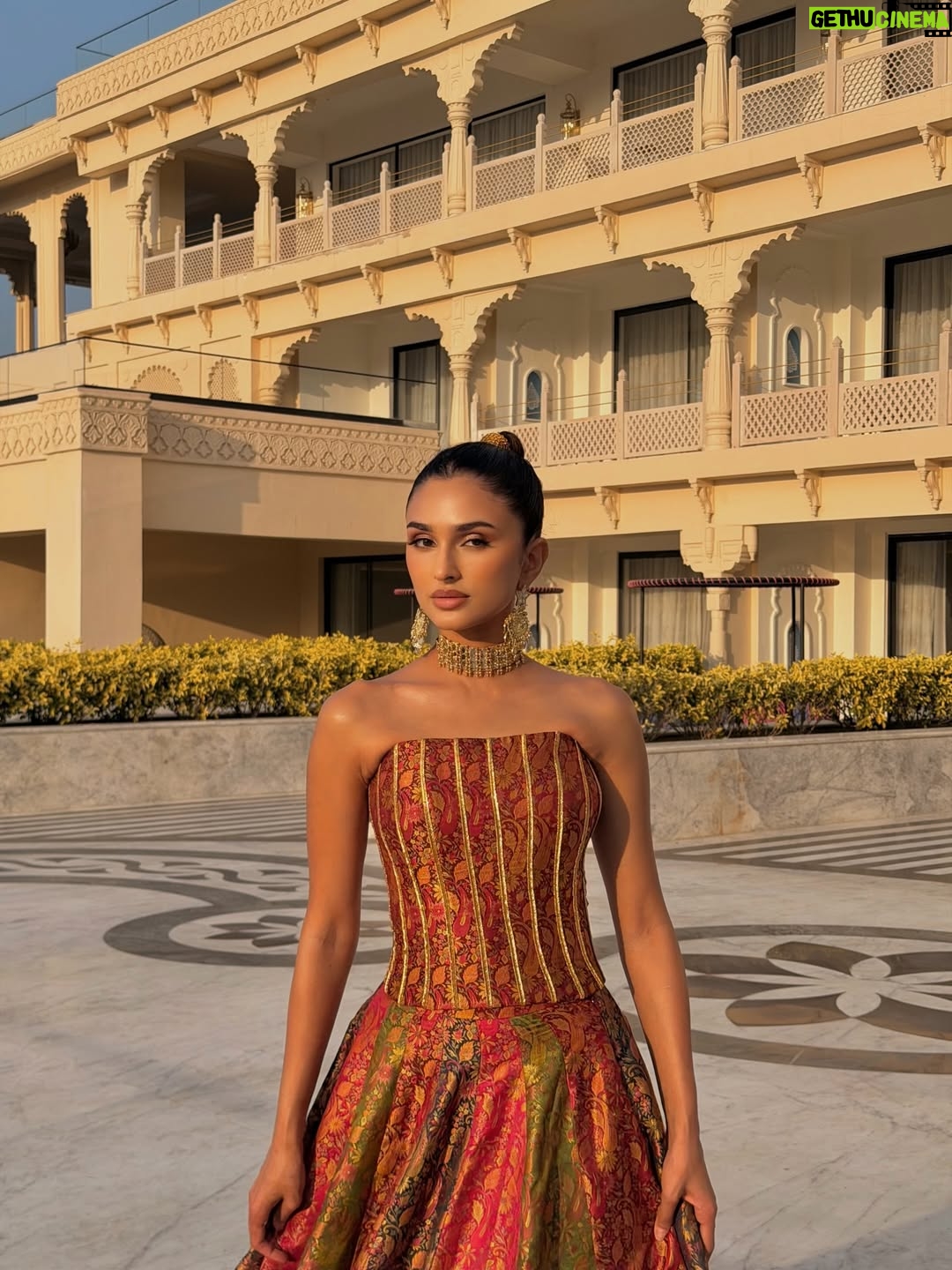 Alaviaa Jaaferi - 16.2K Likes - wearing @reetiarneja @sachdeva.ritika 🤍

hmu @pankaj.hair07 @makeupbydeep__