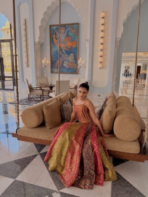 Alaviaa Jaaferi Instagram - wearing @reetiarneja @sachdeva.ritika 🤍

hmu @pankaj.hair07 @makeupbydeep__