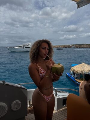 Alayah Pilgrim Instagram - Vacay well spent 🥥🤍🌴🐠🫧
