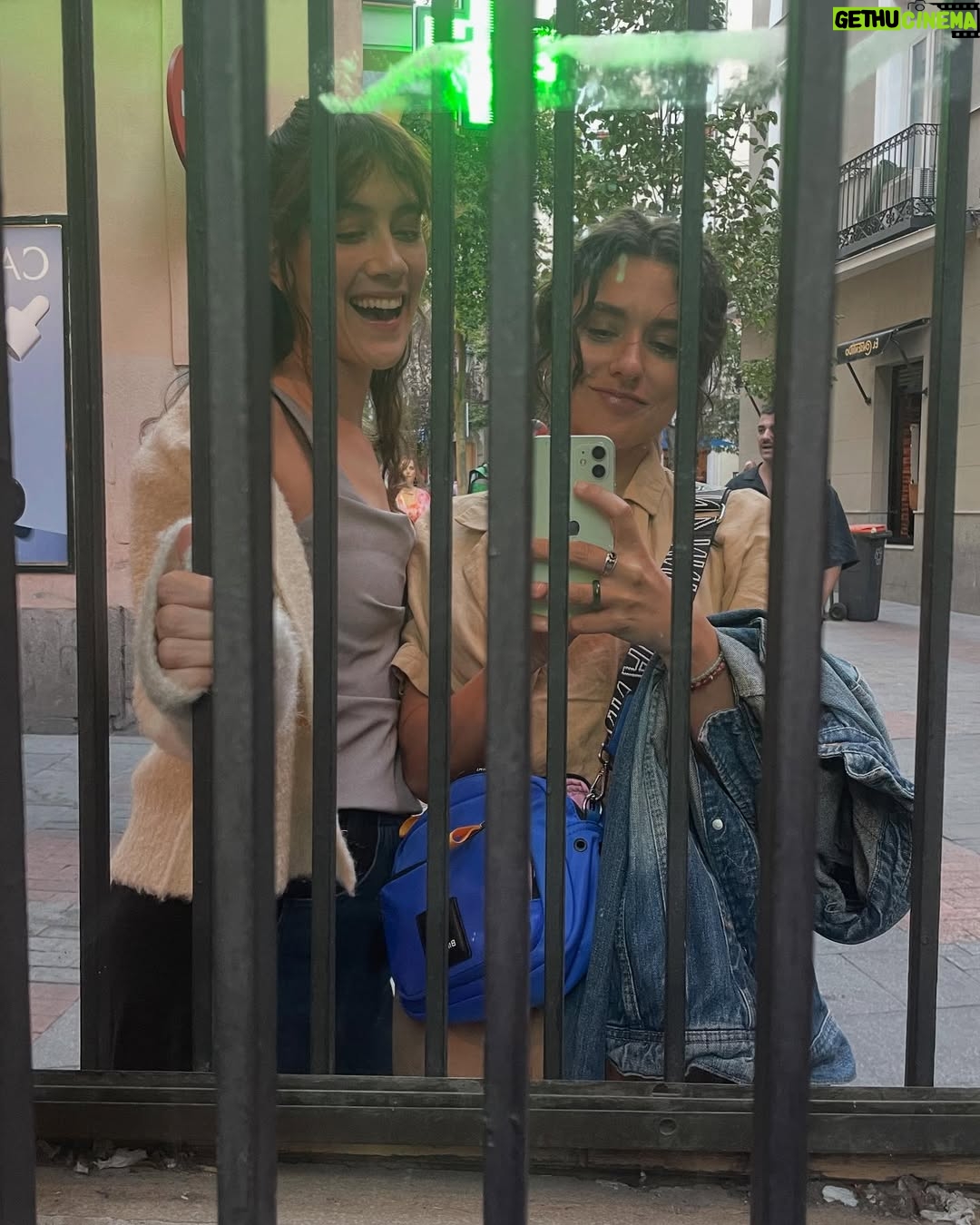 Alba Rico - 23.5K Likes - Buscando fotos para felicitarte me he dado cuenta de cuántas aventuras hemos vivido entre Baires y Madrid. Te quiero con locura @clarialonso
