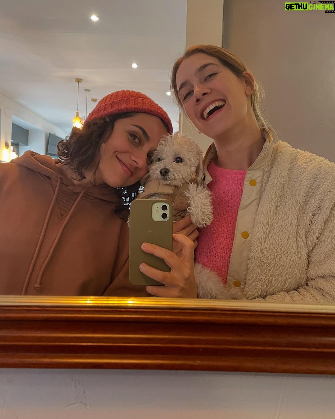 Alba Rico - 23.5K Likes - Buscando fotos para felicitarte me he dado cuenta de cuántas aventuras hemos vivido entre Baires y Madrid. Te quiero con locura @clarialonso