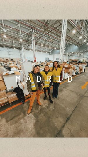 Alba Rico Instagram - Repartos de ayuda humanitaria en #Madrid todas las semana a personas vulnerables. Si no quieres mirar hacia otro lado contacta con nosotros.