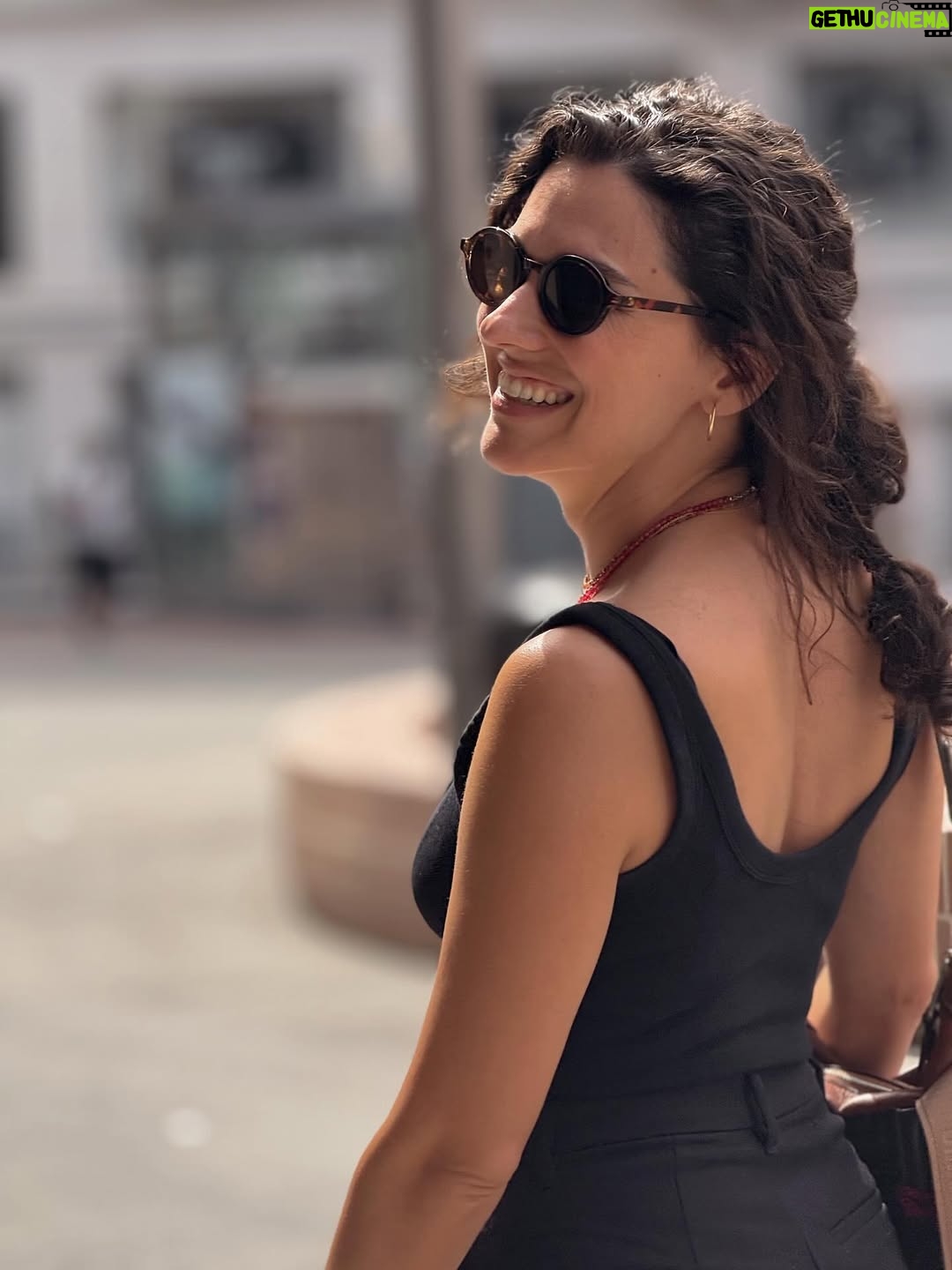 Alba Rico - 3 Likes - Viernes y con @javisoleil  en bucle cantando “te estoy amando locamente” ♥️♥️♥️ Estoy solo para eso