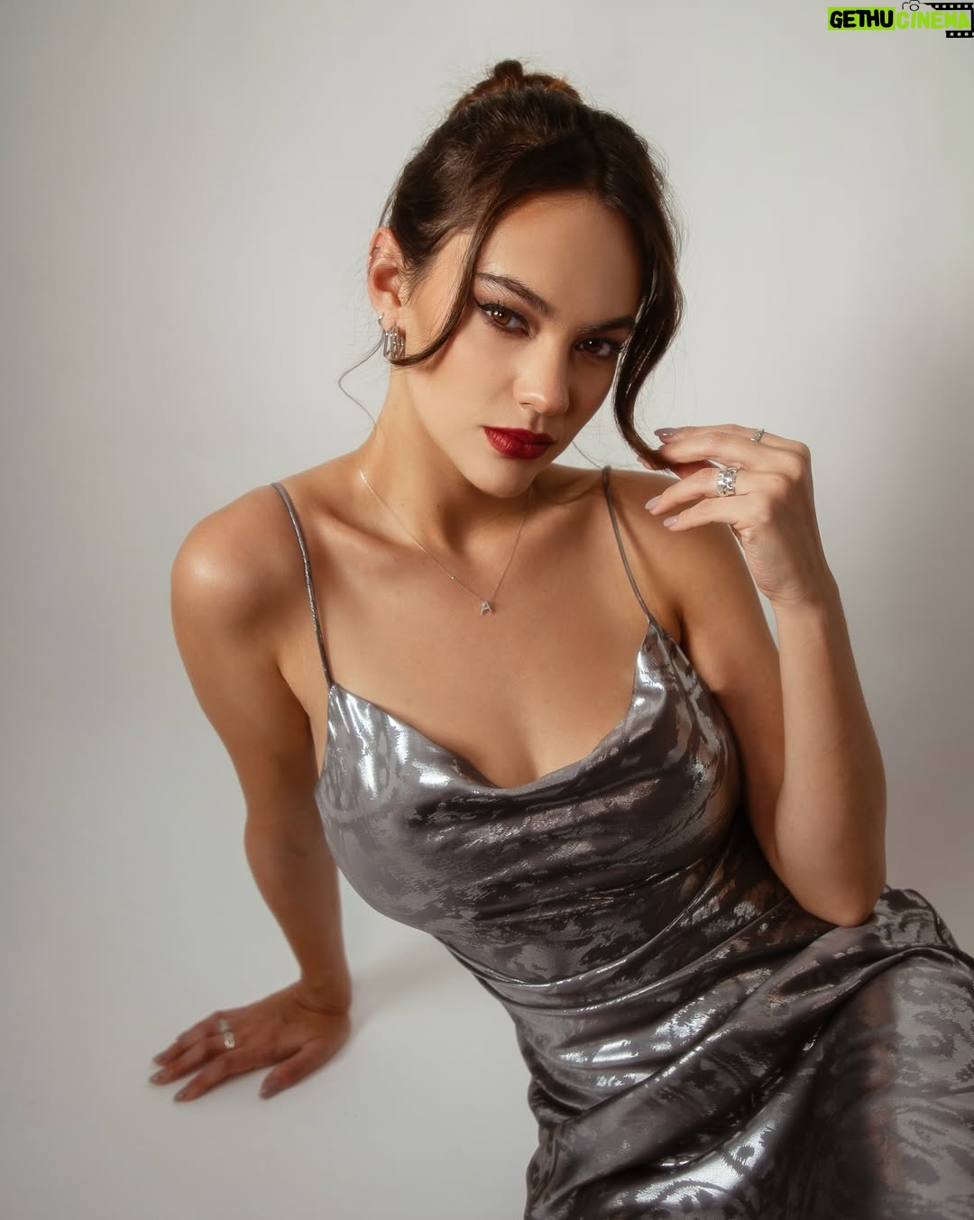 Ale Müller - 28.4K Likes - Muy labio rojo💋