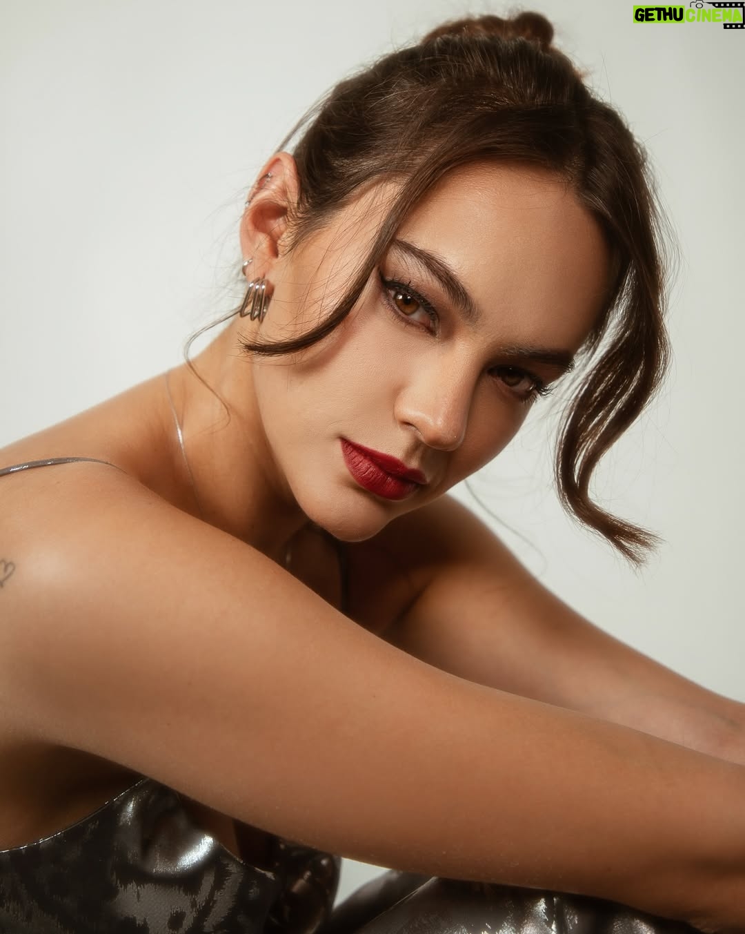 Ale Müller - 28.4K Likes - Muy labio rojo💋