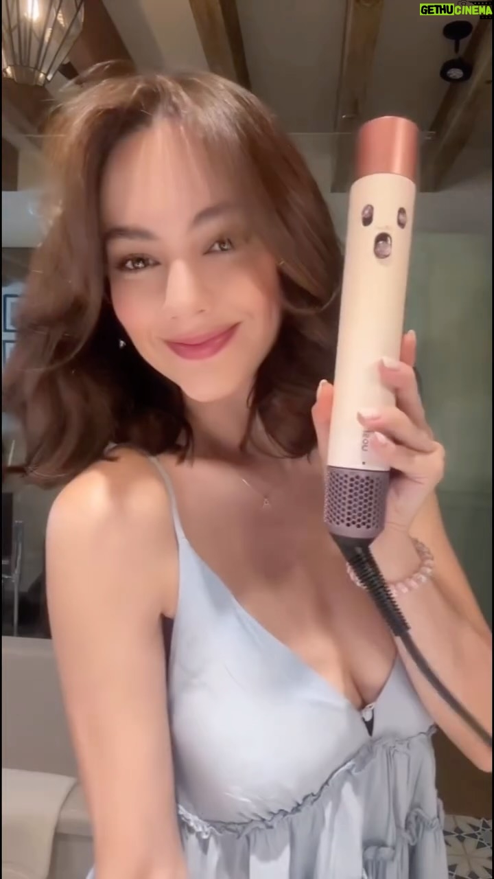 Ale Müller - 5.9K Likes - Un botón, infinitos looks 💖✨
Mi Dyson Airwrap i.d. eleva mi rutina con tecnología que cuida, define y transforma cada estilo. #DysonMx #DysonBeauty
@Dyson_mx