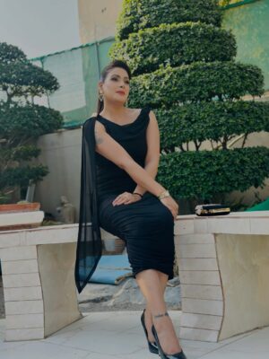 Aleezay Rasul Instagram - Women who wear Black lead Colorful lives🧿💛

#colorful #blacklivesmatter #instagirl