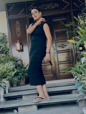 Aleezay Rasul Instagram - Women who wear Black lead Colorful lives🧿💛

#colorful #blacklivesmatter #instagirl