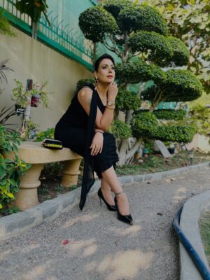 Aleezay Rasul Instagram - Women who wear Black lead Colorful lives🧿💛

#colorful #blacklivesmatter #instagirl