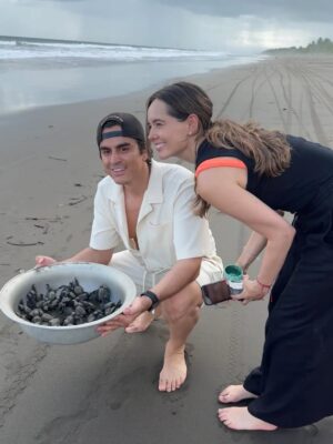 Alejandra Ávila Instagram - Este año me viví completa.
Reí, lloré, dudé, celebré y crecí. Cada experiencia —incluso las más difíciles— fue parte del camino que tenía que recorrer.

Me rodeé de almas bonitas, aprendí a escucharme y entendí que todo pasa cuando tiene que pasar.
Hoy miro atrás con gratitud y adelante con fe, sabiendo que el 2026 viene cargado de luz y propósito.