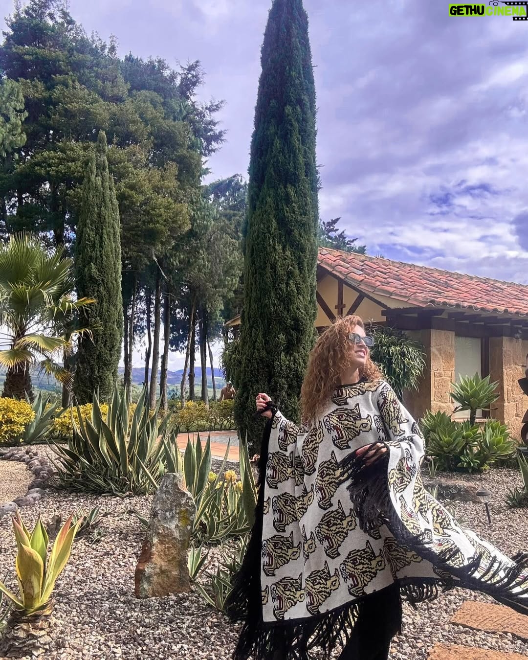 Alejandra Azcárate - 3 Likes - Villa de Leyva, un pueblo colonial absolutamente divino en el que la tentación por devorar las arepas boyacenses es incontenible y recorrer sus calles empedradas es obligatorio. 
•
•
Ruana @papeldepunto