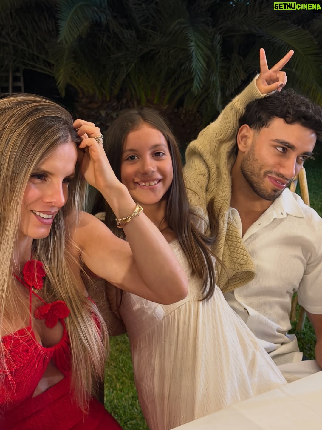 Alejandra Baigorria - 71.6K Likes - ✨🎄 Feliz Navidad.
Agradecida por todo lo vivido, por lo aprendido y por todo lo hermoso que aún está por venir.
Que nunca nos falten sueños, fe y ganas de ir por más. 🤍✨