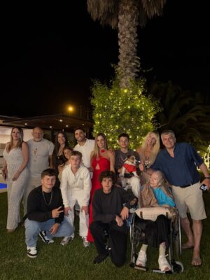Alejandra Baigorria Instagram - āØš Feliz Navidad.
Agradecida por todo lo vivido, por lo aprendido y por todo lo hermoso que aĆŗn estĆ” por venir.
Que nunca nos falten sueƱos, fe y ganas de ir por mĆ”s. š¤āØ