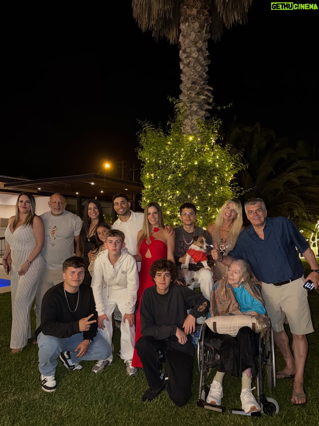 Alejandra Baigorria - 71.6K Likes - ✨🎄 Feliz Navidad.
Agradecida por todo lo vivido, por lo aprendido y por todo lo hermoso que aún está por venir.
Que nunca nos falten sueños, fe y ganas de ir por más. 🤍✨