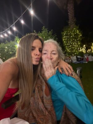 Alejandra Baigorria Instagram - āØš Feliz Navidad.
Agradecida por todo lo vivido, por lo aprendido y por todo lo hermoso que aĆŗn estĆ” por venir.
Que nunca nos falten sueƱos, fe y ganas de ir por mĆ”s. š¤āØ