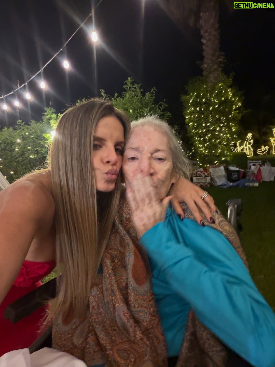 Alejandra Baigorria - 71.6K Likes - ✨🎄 Feliz Navidad.
Agradecida por todo lo vivido, por lo aprendido y por todo lo hermoso que aún está por venir.
Que nunca nos falten sueños, fe y ganas de ir por más. 🤍✨