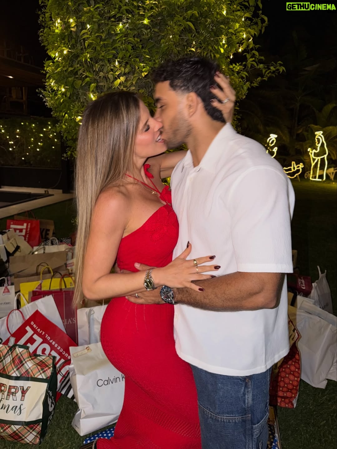 Alejandra Baigorria - 71.6K Likes - ✨🎄 Feliz Navidad.
Agradecida por todo lo vivido, por lo aprendido y por todo lo hermoso que aún está por venir.
Que nunca nos falten sueños, fe y ganas de ir por más. 🤍✨