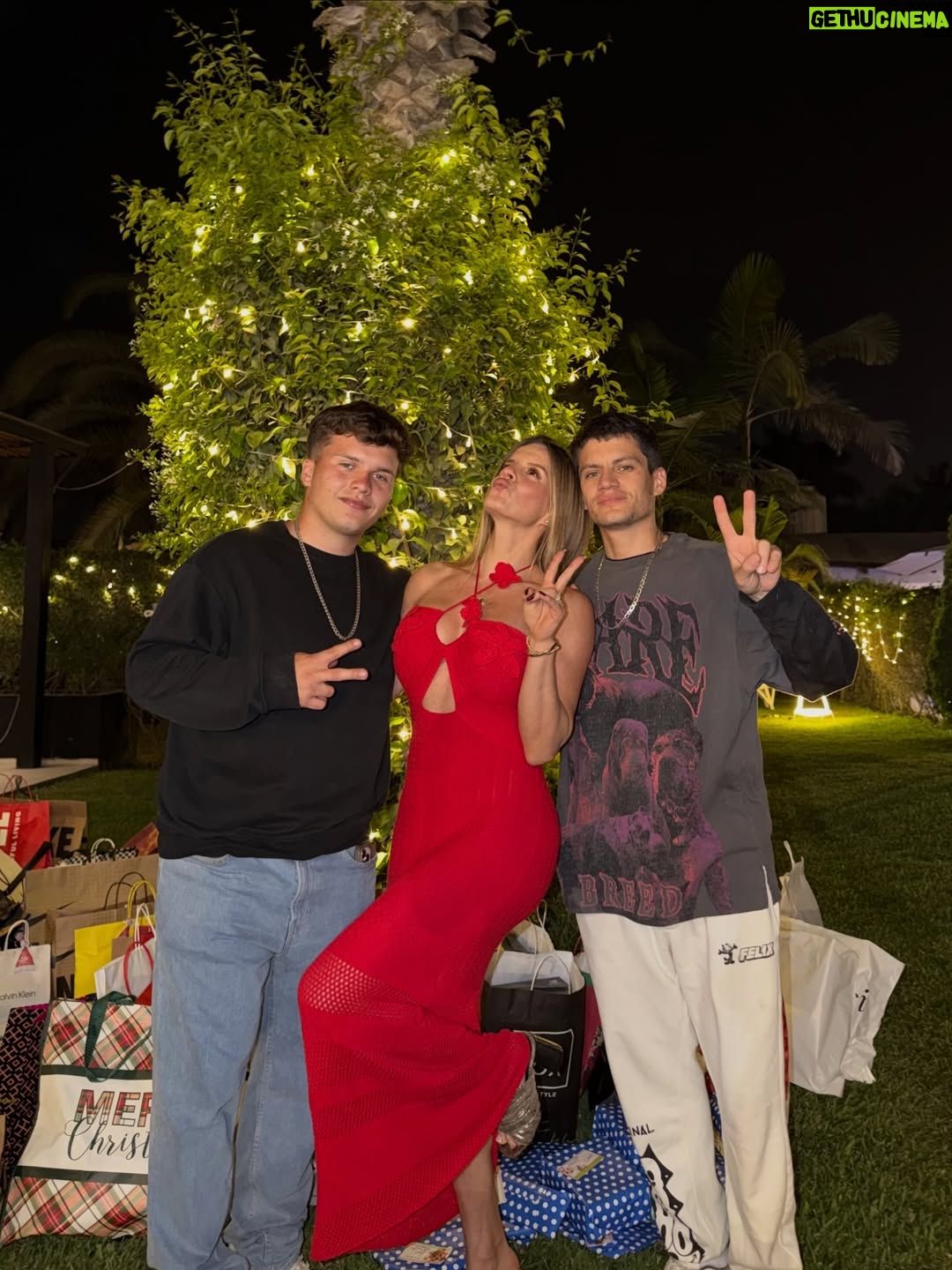 Alejandra Baigorria - 71.6K Likes - ✨🎄 Feliz Navidad.
Agradecida por todo lo vivido, por lo aprendido y por todo lo hermoso que aún está por venir.
Que nunca nos falten sueños, fe y ganas de ir por más. 🤍✨
