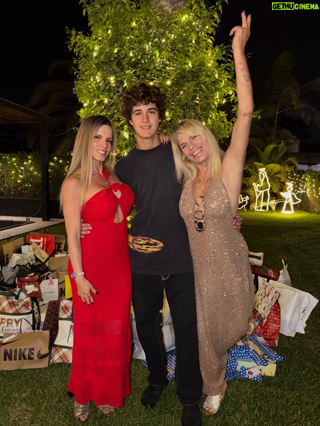 Alejandra Baigorria - 71.6K Likes - ✨🎄 Feliz Navidad.
Agradecida por todo lo vivido, por lo aprendido y por todo lo hermoso que aún está por venir.
Que nunca nos falten sueños, fe y ganas de ir por más. 🤍✨