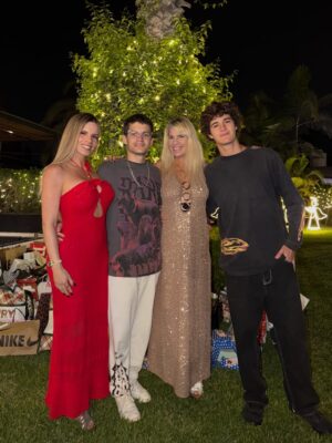 Alejandra Baigorria Instagram - āØš Feliz Navidad.
Agradecida por todo lo vivido, por lo aprendido y por todo lo hermoso que aĆŗn estĆ” por venir.
Que nunca nos falten sueƱos, fe y ganas de ir por mĆ”s. š¤āØ