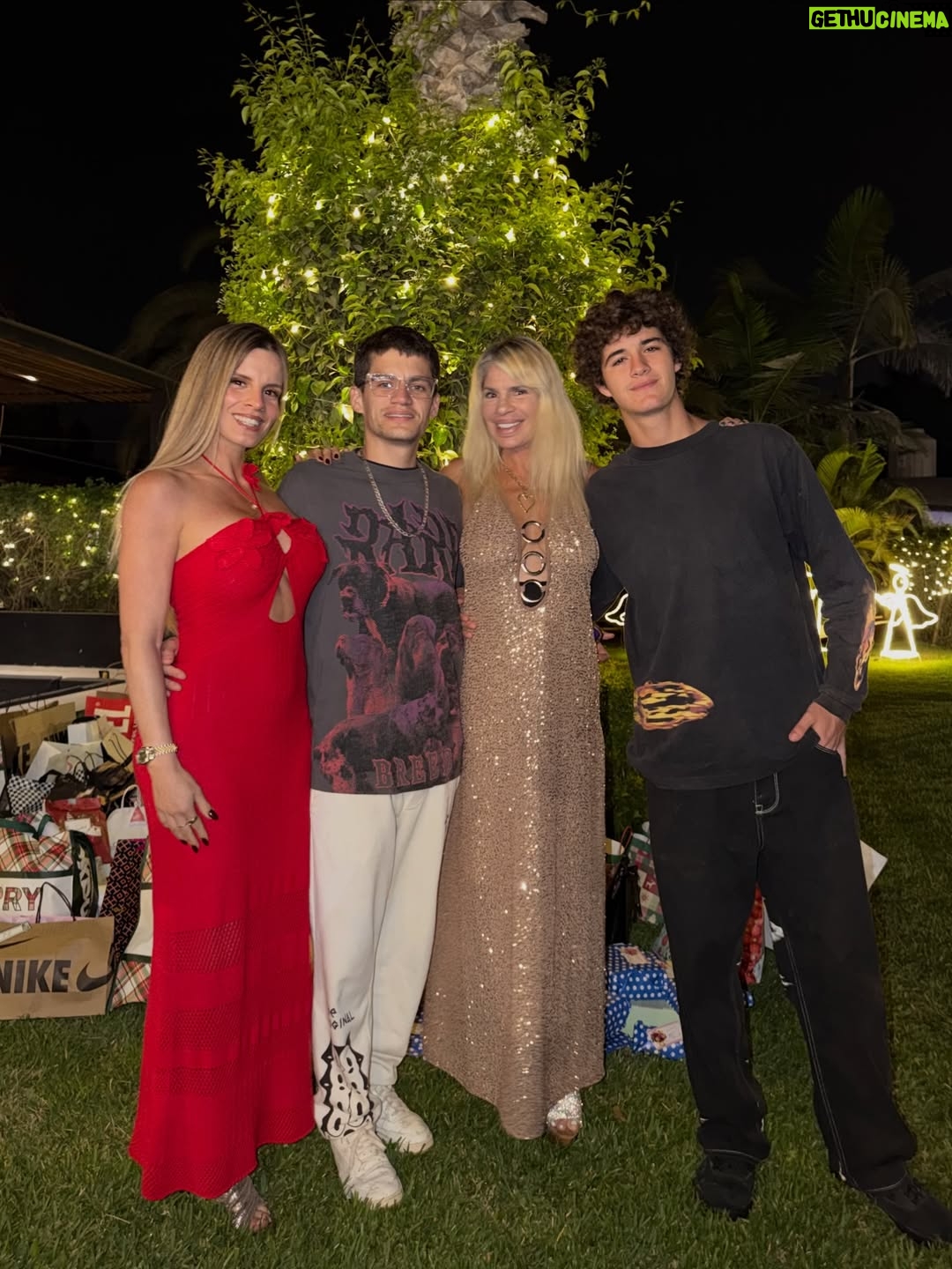 Alejandra Baigorria - 71.6K Likes - ✨🎄 Feliz Navidad.
Agradecida por todo lo vivido, por lo aprendido y por todo lo hermoso que aún está por venir.
Que nunca nos falten sueños, fe y ganas de ir por más. 🤍✨