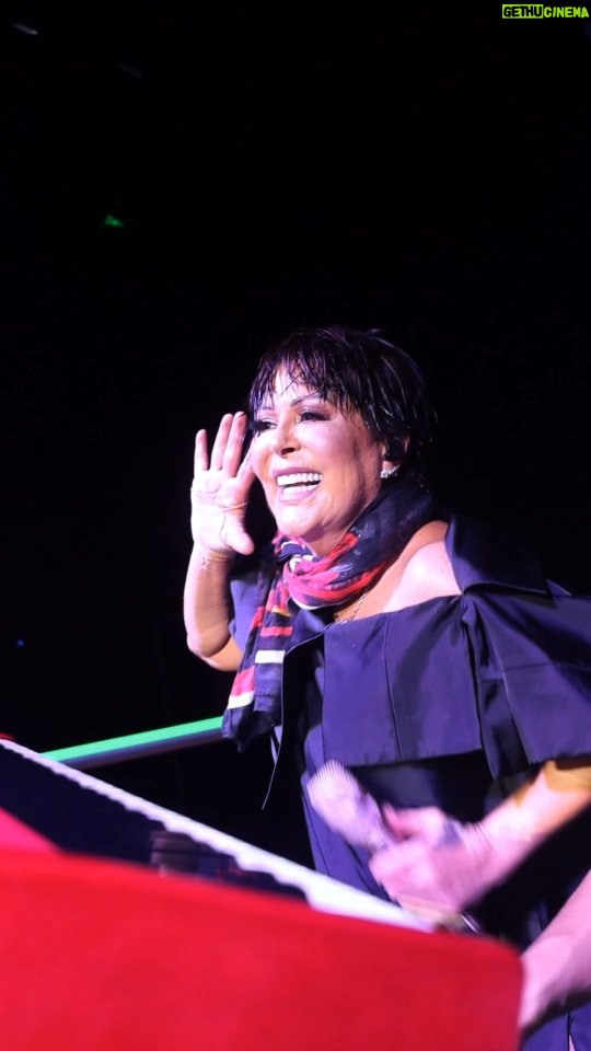 Alejandra Guzmán - 3.2K Likes - ASÍ LOS ESCUCHO HASTA ARRIBA DEL ESCENARIO ROCKEROS 🔥🤠 

Brilla Tour 💋