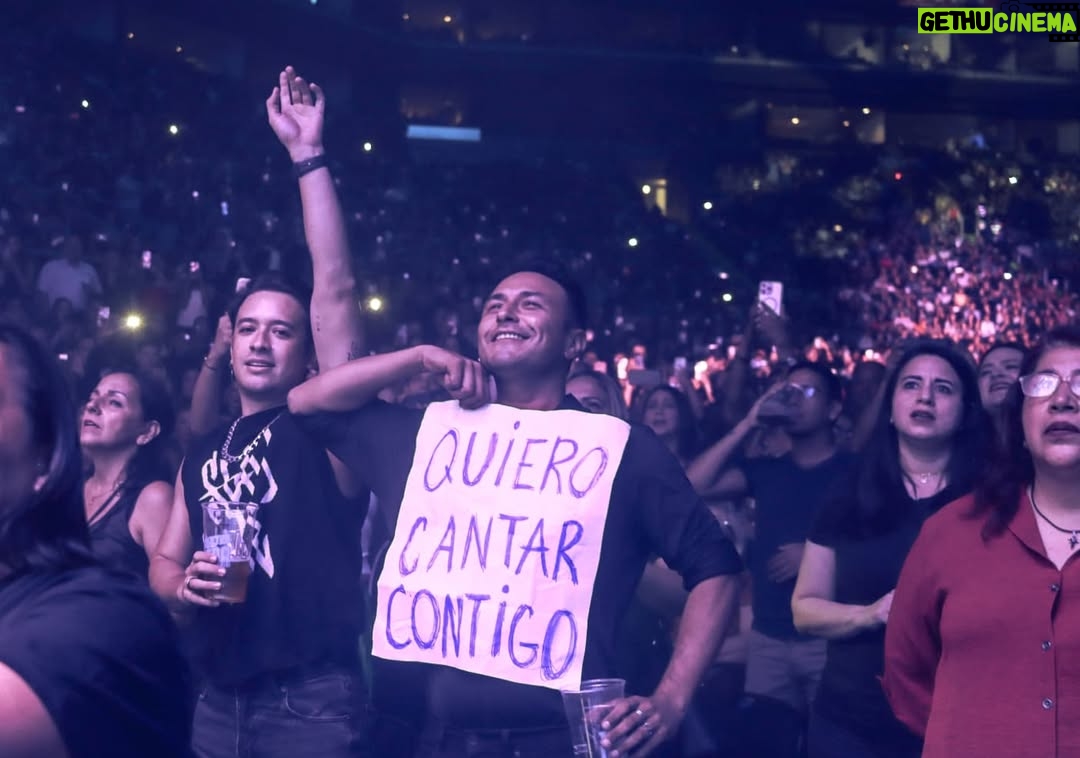 Alejandra Guzmán - 8.5K Likes - Lo veo y sí lo creo mis rockeros de Monterrey 🔥

Que hermosa noche llena de energía en la @arenamtyoficial Gracias por este nuevo #SoldOut del Brilla Tour. 

Los amo 💋 ⛰️🤠