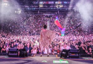 Alejandra Guzmán Instagram - Lo veo y sí lo creo mis rockeros de Monterrey 🔥

Que hermosa noche llena de energía en la @arenamtyoficial Gracias por este nuevo #SoldOut del Brilla Tour. 

Los amo 💋 ⛰️🤠