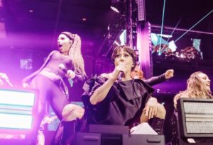 Alejandra Guzmán Instagram - Lo veo y sí lo creo mis rockeros de Monterrey 🔥

Que hermosa noche llena de energía en la @arenamtyoficial Gracias por este nuevo #SoldOut del Brilla Tour. 

Los amo 💋 ⛰️🤠