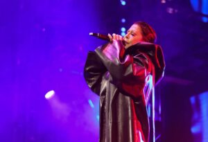 Alejandra Guzmán Instagram - Lo veo y sí lo creo mis rockeros de Monterrey 🔥

Que hermosa noche llena de energía en la @arenamtyoficial Gracias por este nuevo #SoldOut del Brilla Tour. 

Los amo 💋 ⛰️🤠