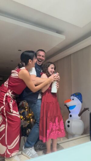 Alejandra Sandoval Instagram - Feliz Navidad para todos 🎁🎄