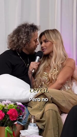Aleska Génesis Instagram - Ustedes creen que si podía besarla? 😜