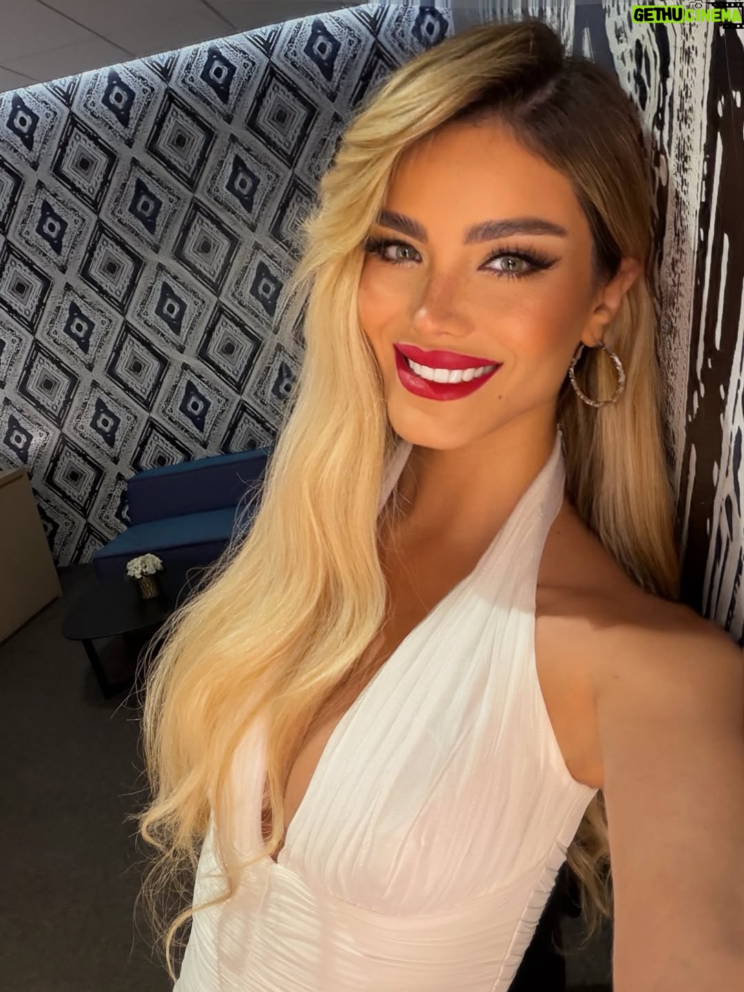 Aleska Génesis - 74.8K Likes - Un paso más en este camino como conductora en @telemundo 

Mi primera vez conduciendo en #PicaySeExtiende 
Nerviosa, feliz y hablando de lo que importa.
Venezuela 🇻🇪

Gracias por acompañarme siempre.. 

Venezuela no está sola y pronto seremos Libre 🤍🕊️

Gracias por las fotos @thedanielsalamanca 

Outfit @benditoclosetstyle 
Makeup @makeupbyyrey