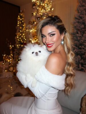 Aleska Génesis Instagram - Agradezco a Dios por la vida y por todo el amor que me da, agradezco cada instante que me hizo sonreír, cada desafío que me hizo más fuerte y cada persona que me acompañó… Bienvenido 2026 🤍✨
Feliz año nuevo 🎆
P.D. 2026 comenzó sorprendiéndonos 😮💨