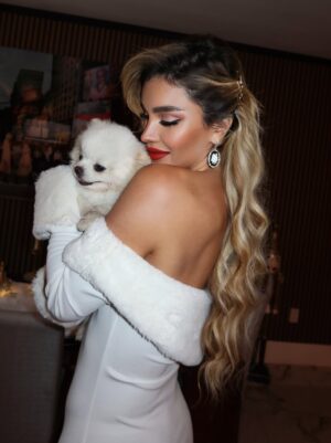 Aleska Génesis Instagram - Agradezco a Dios por la vida y por todo el amor que me da, agradezco cada instante que me hizo sonreír, cada desafío que me hizo más fuerte y cada persona que me acompañó… Bienvenido 2026 🤍✨
Feliz año nuevo 🎆
P.D. 2026 comenzó sorprendiéndonos 😮💨
