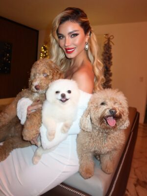 Aleska Génesis Instagram - Agradezco a Dios por la vida y por todo el amor que me da, agradezco cada instante que me hizo sonreír, cada desafío que me hizo más fuerte y cada persona que me acompañó… Bienvenido 2026 🤍✨
Feliz año nuevo 🎆
P.D. 2026 comenzó sorprendiéndonos 😮💨