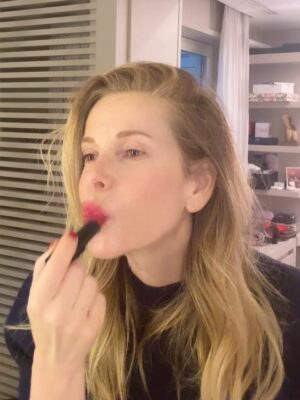 Alessia Marcuzzi Instagram - Qualcosa di rosso❤️
#2026