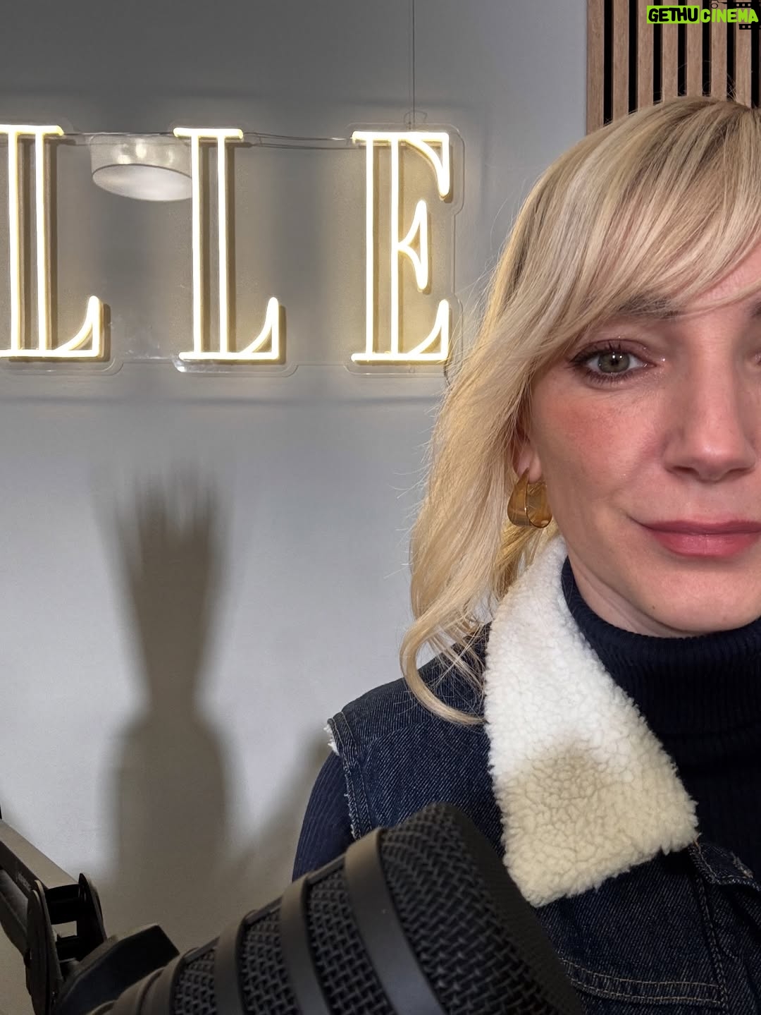 Alexandra Borbély - 1.1K Likes - THISISUS
2026 első témájához:
Andzsi: Legyen a mesterseges intelligencia hatasa.  hetkoznapjainkra, erzeseinkre, munkainkra, szokasainkra, gondolkodjunk abban is, hogy mi a reakcionk ra 
Szandra: Nem tudom, hogy bennem van-e elég szó erről

……….majd meglátjátok🤓🤘🏻
köv.epi. már januárban

@ellehungary 
@eke_angela 
#thisisus #podcast