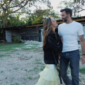 Alexandra Cosentino Instagram - Un premier sneak peek de ma DA (direction artistique) pour créer l’identité visuelle du ranch … Ce que j’adore plus que tout, c’est livrer en photos ce que je ressens d’un lieu quand j’y suis… alors quoi de mieux que deux Aquarius brain pour imager un feeling … 👏🏽 et c’est exactement ce qu’on a fait Angie ( derrière le Kodak ) & moi (partout ailleurs en même temps) pour la V2 du site web du « Ranch Resort Sport & Spa, Bahamas »!
 
Attendez de voir les photos des chevaux … je vais devoir faire plusieurs post pour tout share ça ! 😜🤌🏽🙆🏽‍♀️🐴🐴🐴

IT’S A VIBE ! And we’ve been very artistic in the process(right girl, this one’s for you AHAHAH!) 

Voici le mood que tu vis quand tu atterris sur la land… J’espère que tu captes l’essence sur ses images … le caring de notre team pour nos chevaux, la douceur des lieux, mais la force tout autant refléter à travers le soft… 
C’est calme, mais l’énergie habite toujours l’espace … Il fait chaud, mais le vent, les arbres, les oiseaux & tout le reste t’enveloppe dans le confort … c’est dure à exprimer… quand tu y seras, tu verras ce que je veux dire …. mais j’espère que vous capter l’essence que j’essaie de traduire via ses images ! 

On dit souvent qu’une image vaut mille mots… 
Toi, qu’est-ce que tu feel de ça? 

P.S.: Ça faisait officiellement 2 ans qu’on avait pas de nouvelles photos « d’amour » ensemble … there you go @sirkmayer 😂!

#ranchresortbahamas #ranchlifeisgoodlife #expats #bahamaslife #wellnessequinecenter #nassaubahamas #angiemyersphotography
