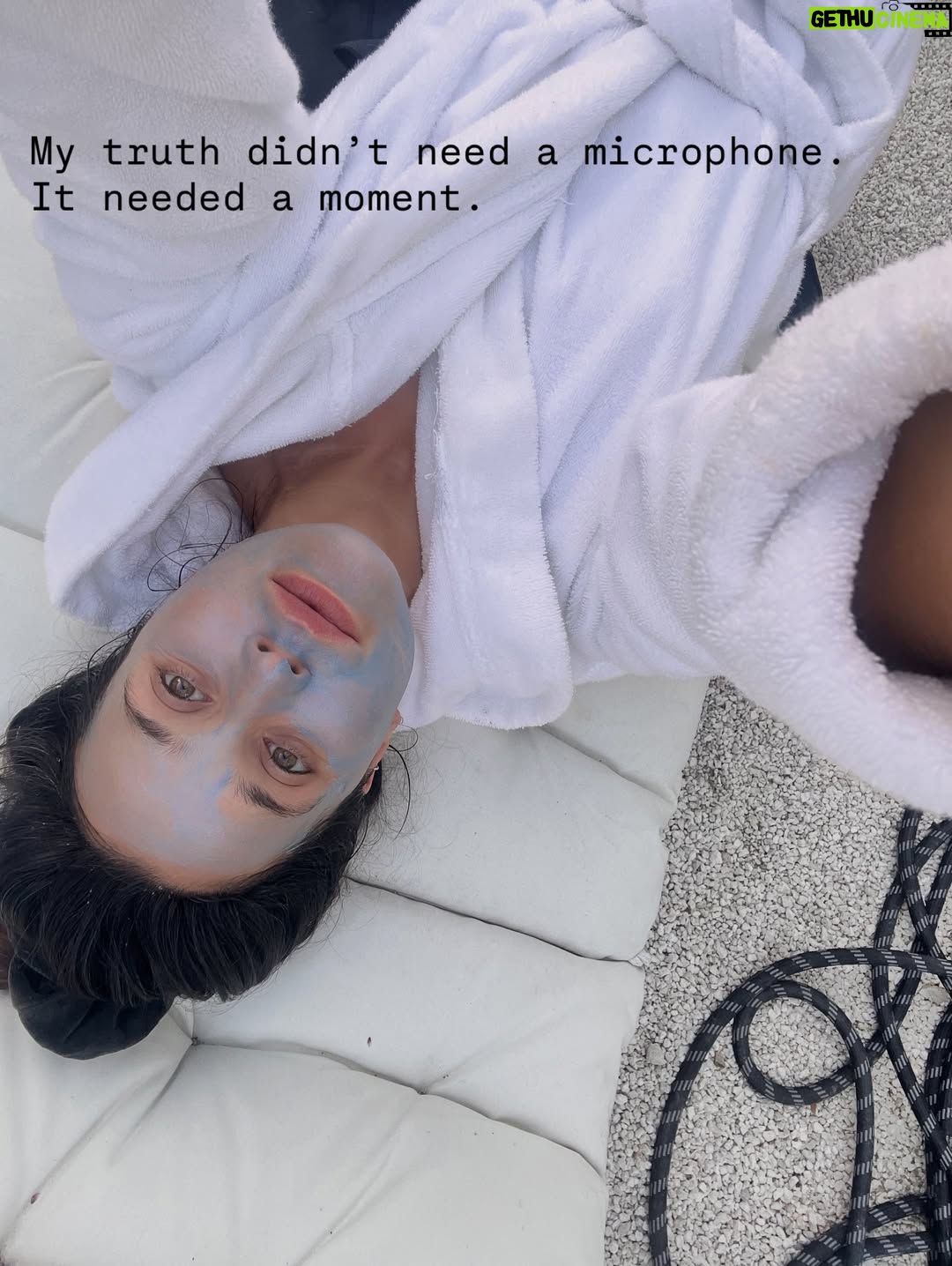 Alexandra Cosentino - 239 Likes - Et finalement: « It took the deep dark to finally see my own light. » - The Return 9/9 (Le Manifeste du Tapis)

C’est comme ça que je me sens. La moisissure se nettoie dans la maison. Le cœur guérit, la fréquence s’affine, la mission aussi. Et, la dernière slide, c’est mon enthousiasme d’entrer dans 2026.

2026: C’est mon retour.
« […] I didn’t come back the same — I came back whole. »

2025, tu complètes un cycle de 9 ans qui m’a fait comprendre que dans la vie:
« There is only you becoming again what you already are. »

Tu m’as fait me rappeler que:
« This isn’t a journey of followers. It’s a remembering of sovereignty. »

Tu m’as rendue (encore plus) brave… « and sometimes brave sounds like… whatever it needs to sound like in that moment »

2025 cette année j’ai appris ce que c’était d’être réellement Présente;
« It’s not pretty.
It’s messy, human, wild, full of fears, flaws, reactions.
But also full of love. »

& Love doesn’t need a perfect posture. 
It needs a conscious pause.

« The mat gave me the breath.
But life is where I learned how to use it. 
Off the mat.
In real time.
Breath by breath. »

🖤

#byebye2025 #hello2026