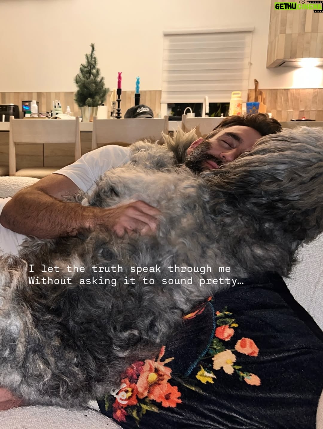 Alexandra Cosentino - 239 Likes - Et finalement: « It took the deep dark to finally see my own light. » - The Return 9/9 (Le Manifeste du Tapis)

C’est comme ça que je me sens. La moisissure se nettoie dans la maison. Le cœur guérit, la fréquence s’affine, la mission aussi. Et, la dernière slide, c’est mon enthousiasme d’entrer dans 2026.

2026: C’est mon retour.
« […] I didn’t come back the same — I came back whole. »

2025, tu complètes un cycle de 9 ans qui m’a fait comprendre que dans la vie:
« There is only you becoming again what you already are. »

Tu m’as fait me rappeler que:
« This isn’t a journey of followers. It’s a remembering of sovereignty. »

Tu m’as rendue (encore plus) brave… « and sometimes brave sounds like… whatever it needs to sound like in that moment »

2025 cette année j’ai appris ce que c’était d’être réellement Présente;
« It’s not pretty.
It’s messy, human, wild, full of fears, flaws, reactions.
But also full of love. »

& Love doesn’t need a perfect posture. 
It needs a conscious pause.

« The mat gave me the breath.
But life is where I learned how to use it. 
Off the mat.
In real time.
Breath by breath. »

🖤

#byebye2025 #hello2026